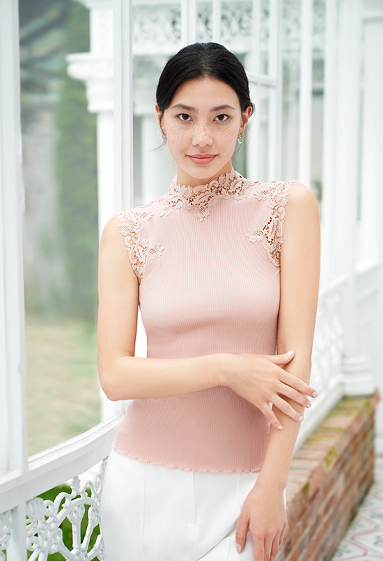 爱慕舒芙蕾小立领无袖上衣am723271