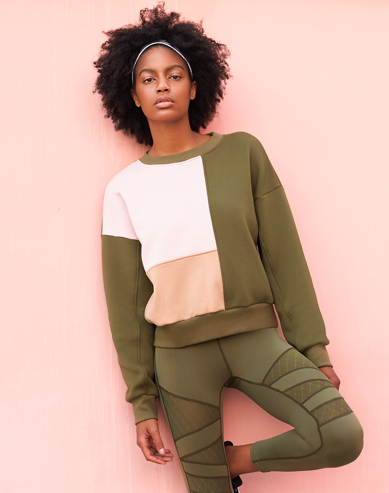 爱慕运动运动假期圆领拼色套头卫衣as144h92