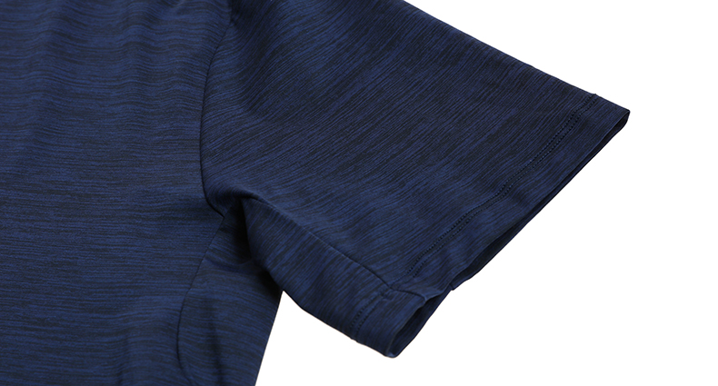 袖口     前圆装袖,后插肩袖设计,修饰肩形.